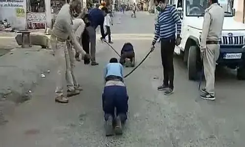 рддрд╛рд░реА рдкреАрдХрд░ рд▓реЙрдХ рдбрд╛рдЙрди рдХрд╛ рдЙрд▓реНрд▓рдШрдВрди рдХрд░рдирд╛ рдпреБрд╡рдХ рдХреЛ рдкрдбрд╝рд╛ рдордВрд╣рдЧрд╛, рд╕рдбрд╝рдХ рдкрд░ рдШреБрдЯрдиреЛрдВ рдХреЗ рдШреБрдЯрдиреЛрдВ рдХреЗ рдмрд▓ рджреМреЬрд╛рдпрд╛ рддрд╛рд░реА рдкреАрдХрд░ рд▓реЙрдХ рдбрд╛рдЙрди рдХрд╛ рдЙрд▓реНрд▓рдШрдВрди рдХрд░рдирд╛ рдпреБрд╡рдХ рдХреЛ рдкрдбрд╝рд╛ рдордВрд╣рдЧрд╛, рд╕рдбрд╝рдХ рдкрд░ рдШреБрдЯрдиреЛрдВ рдХреЗ рдШреБрдЯрдиреЛрдВ рдХреЗ рдмрд▓ рджреМреЬрд╛рдпрд╛