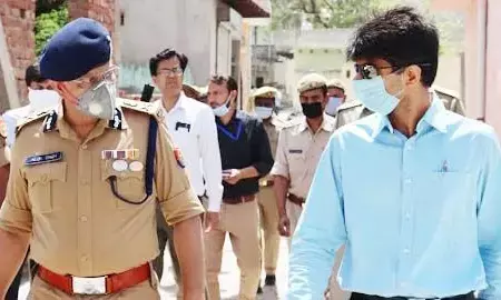 कोरोना को खत्म करने के लिए डीएम और पुलिस आयुक्त तत्पर,  डीएम ने चार प्राइवेट हॉस्पिटलों को किया अधिग्रहण कोरोना को खत्म करने के लिए डीएम और पुलिस आयुक्त तत्पर,  डीएम ने चार प्राइवेट हॉस्पिटलों को किया अधिग्रहण