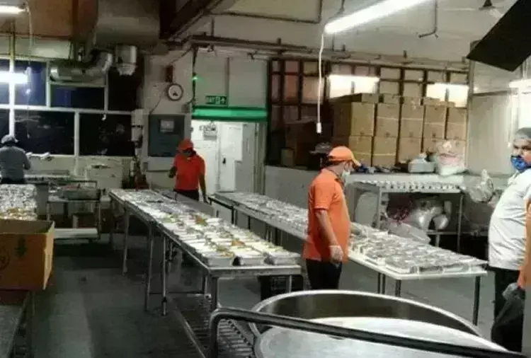 рджреЗрд╢ рдХреА рд╕рдмрд╕реЗ рдмреЬреА рдХрд╛рд░ рдирд┐рд░реНрдорд╛рддрд╛ рдХрдВрдкрдиреА рдкрд╛рд╕ рдХреЗ рдЧрд╛рдВрд╡реЛрдВ рдХреЛ рдЦрд┐рд▓рд╛рддреА рд╣реИ рдЦрд╛рдирд╛ рджреЗрд╢ рдХреА рд╕рдмрд╕реЗ рдмреЬреА рдХрд╛рд░ рдирд┐рд░реНрдорд╛рддрд╛ рдХрдВрдкрдиреА рдкрд╛рд╕ рдХреЗ рдЧрд╛рдВрд╡реЛрдВ рдХреЛ рдЦрд┐рд▓рд╛рддреА рд╣реИ рдЦрд╛рдирд╛