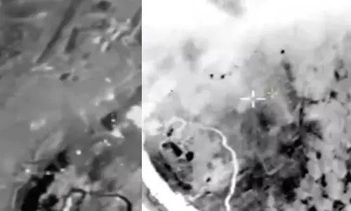 भारतीय सेना ने पाकिस्तान के आतंकी ठिकानों को बनाया निशाना, हमले में तबाह किए कई लॉन्चिंग पैड, देखें VIDEO भारतीय सेना ने पाकिस्तान के आतंकी ठिकानों को बनाया निशाना, हमले में तबाह किए कई लॉन्चिंग पैड, देखें VIDEO