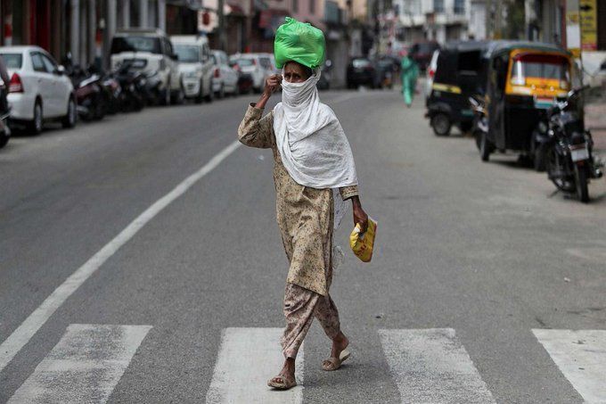 Coronavirus Lockdown: हटाने के लिए सरकार ने बनाई नई रणनीति, बनाये जा रहें रेड, ऑरेंज और ग्रीन जोन- जानें इसके मायने Coronavirus Lockdown: हटाने के लिए सरकार ने बनाई नई रणनीति, बनाये जा रहें रेड, ऑरेंज और ग्रीन जोन- जानें इसके मायने