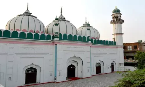 लॉकडाउन के 17वें दिन मस्जिदों में नहीं हुई जुमा की नमाज़,पसरा रहा सन्नाटा लॉकडाउन के 17वें दिन मस्जिदों में नहीं हुई जुमा की नमाज़,पसरा रहा सन्नाटा