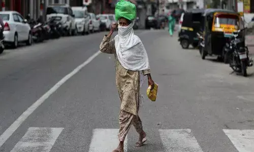 Coronavirus Lockdown: हटाने के लिए सरकार ने बनाई नई रणनीति, बनाये जा रहें रेड, ऑरेंज और ग्रीन जोन- जानें इसके मायने Coronavirus Lockdown: हटाने के लिए सरकार ने बनाई नई रणनीति, बनाये जा रहें रेड, ऑरेंज और ग्रीन जोन- जानें इसके मायने