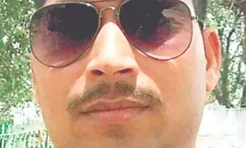 प्रयागराज में बालू लदे ट्रैक्टर ट्राली से कुचलकर संदिग्ध परिस्थितियों में सिपाही की मौत,  सिपाही की सर्विस पिस्टल गायब प्रयागराज में बालू लदे ट्रैक्टर ट्राली से कुचलकर संदिग्ध परिस्थितियों में सिपाही की मौत,  सिपाही की सर्विस पिस्टल गायब