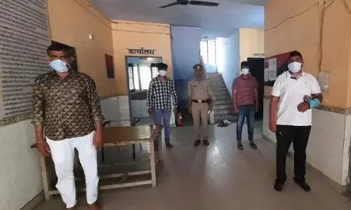 लॉक डाउन का उल्लंघन करने वाले चार अभियुक्तों को थाना नोएडा पुलिस ने किया गिरफ्तार लॉक डाउन का उल्लंघन करने वाले चार अभियुक्तों को थाना नोएडा पुलिस ने किया गिरफ्तार