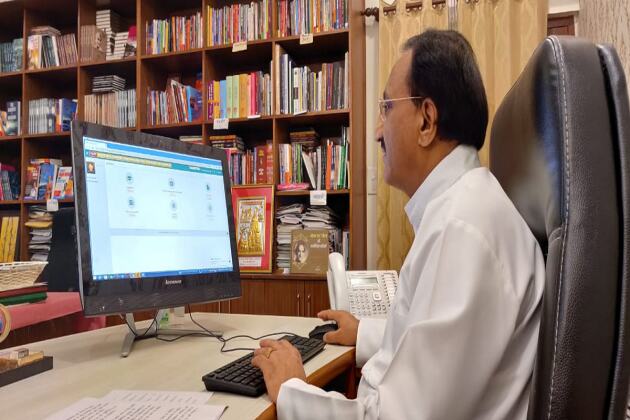 HRD मिनिस्टर रमेश पोखरियाल निशंक आज 12 बजे लाइव आकर छात्रों के सवालों का देंगे जवाब HRD मिनिस्टर रमेश पोखरियाल निशंक आज 12 बजे लाइव आकर छात्रों के सवालों का देंगे जवाब