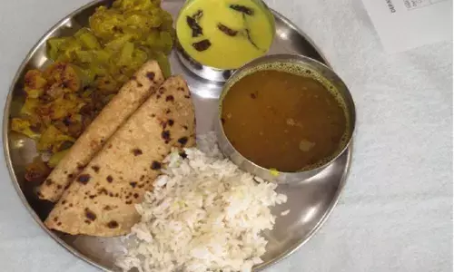 COVID-19: कुशीनगर क्वारेंटाइन सेंटर में युवक ने दलितों का बना खाना खाने से किया इंकार