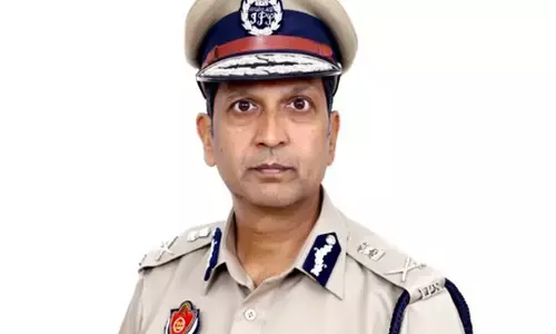 पटियाला सब्जी मंडी में पुलिस और निहंग भिड़े, दरोगा का हाथ कटा तो कई घायल पटियाला सब्जी मंडी में पुलिस और निहंग भिड़े, दरोगा का हाथ कटा तो कई घायल