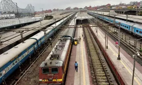 क्या सच 15 अप्रैल से चलेंगी ट्रेने?, जारी है टिकट बुकिंग क्या सच 15 अप्रैल से चलेंगी ट्रेने?, जारी है टिकट बुकिंग