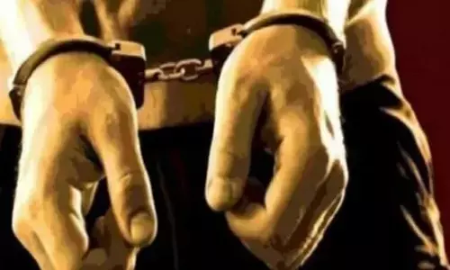 कोरोना और जमात को लेकर BJP नेता का आपत्तिजनक पोस्ट, पुलिस ने किया गिरफ्तार कोरोना और जमात को लेकर BJP नेता का आपत्तिजनक पोस्ट, पुलिस ने किया गिरफ्तार