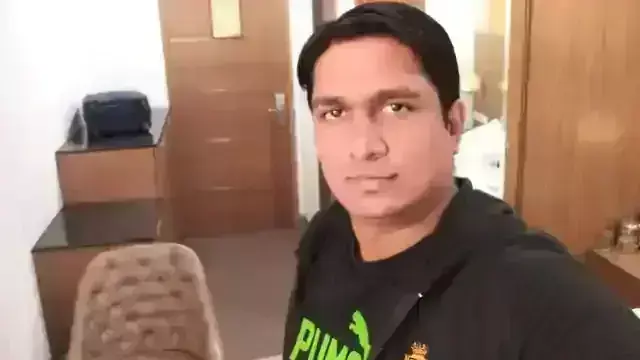 कौन है विनय दुबे, जिसे मुंबई पुलिस ने बांद्रा स्टेशन पर मजदूरों को उकसाने के आरोप में किया गिरफ्तार कौन है विनय दुबे, जिसे मुंबई पुलिस ने बांद्रा स्टेशन पर मजदूरों को उकसाने के आरोप में किया गिरफ्तार