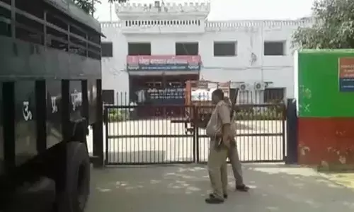 यूपी की जेलों से रिहा हो रहे ये बंदी, 370 हटाने के बाद आगरा-लखनऊ में थे कैद यूपी की जेलों से रिहा हो रहे ये बंदी, 370 हटाने के बाद आगरा-लखनऊ में थे कैद