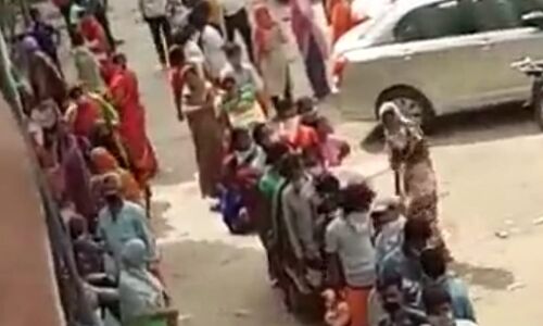 नोएडा में प्रधानमंत्री गरीब कल्याण अन्न योजना को पलीता लगा रहे राशन डीलर नोएडा में प्रधानमंत्री गरीब कल्याण अन्न योजना को पलीता लगा रहे राशन डीलर
