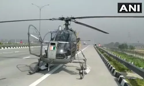 गाजियाबाद स्थित हिंडन एयरबेस से उड़ान भरने के कुछ ही देर बाद बागपत में एक्‍सप्रेसवे पर हुआ लैंड हेलीकॉप्‍टर चीता