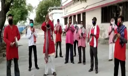 लॉकडाउन ने कुलियों की बढ़ाई मुसीबत, ट्रेन न चलने से गया जंक्शन के 112 कुली भुखमरी के कगार पर लॉकडाउन ने कुलियों की बढ़ाई मुसीबत, ट्रेन न चलने से गया जंक्शन के 112 कुली भुखमरी के कगार पर