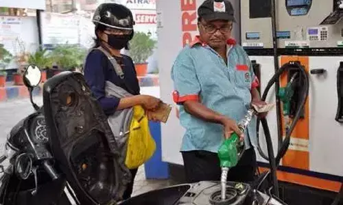 पेट्रोल भरवाने जा रहे हैं तो जरूर करें ये काम, वर्ना नहीं मिलेगा Petrol-Diesel,
