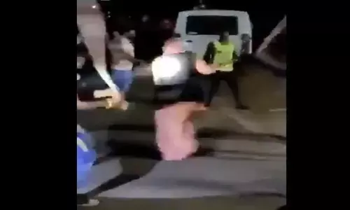 मीडिया में खुलेआम चल रहा राजनीतिक ब्रेनवाश करने का यह डर्टी गेम, जनता को अलग- अलग चश्मे से दिखाई जाती है घटनाएं