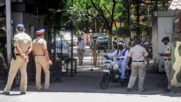 महाराष्ट्र में कोरोना का कहर जारी, CM उद्धव के बंगले पर तैनात दो महिला पुलिसकर्मी मिलीं पॉजिटिव महाराष्ट्र में कोरोना का कहर जारी, CM उद्धव के बंगले पर तैनात दो महिला पुलिसकर्मी मिलीं पॉजिटिव