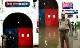 बलिया जिला जेल में कैदियों ने मचाया उत्पात,चलाये ईट-पत्थर