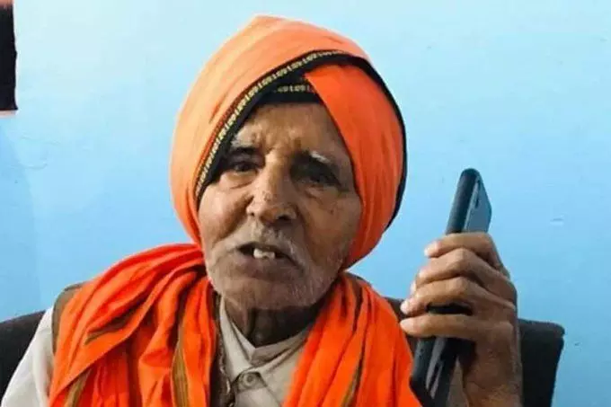 कुशीनगर के 106 साल के जनसंघी भुलई भाई के फोन पर जब आया पीएम मोदी का फोन तो ..