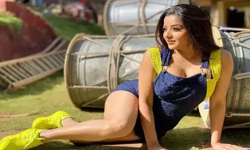 मोनालिसा ने की करीना कपूर की नकल, शेयर किया मजेदार TikTok Video मोनालिसा ने की करीना कपूर की नकल, शेयर किया मजेदार TikTok Video