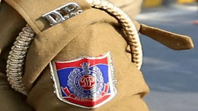 दिल्ली पुलिस के एक और जवान को हुआ कोरोना, इतने पुलिसकर्मी किये क्वारंटीन दिल्ली पुलिस के एक और जवान को हुआ कोरोना, इतने पुलिसकर्मी किये क्वारंटीन