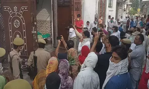 एटा में परशुराम जयंती के दिन पांच ब्राह्मणों की लाश देखकर हडकम्प मच गया एटा में परशुराम जयंती के दिन पांच ब्राह्मणों की लाश देखकर हडकम्प मच गया