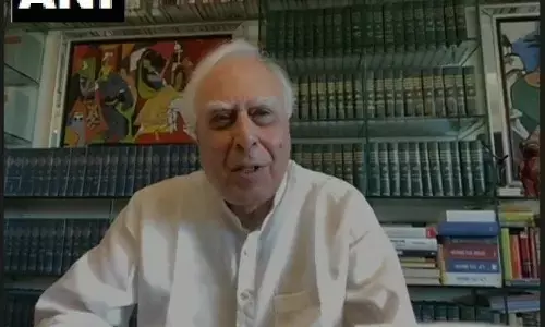 कपिल सिब्बल ने पीएम मोदी से किया आग्रह, छोड़ो कल की बातें, कल की बात पुरानी कपिल सिब्बल ने पीएम मोदी से किया आग्रह, छोड़ो कल की बातें, कल की बात पुरानी