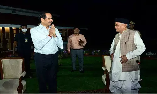कोरोना काल में सियासी संकट, BJP का दामन छोड़कर CM बने उद्धव की कुर्सी खतरे में! कोरोना काल में सियासी संकट, BJP का दामन छोड़कर CM बने उद्धव की कुर्सी खतरे में!