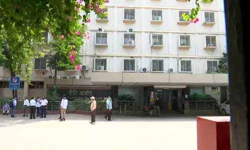 सुप्रीमकोर्ट के बाद कोरोना का नीति आयोग पर हमला, एक अधिकारी की रिपोर्ट पॉजिटिव आई सुप्रीमकोर्ट के बाद कोरोना का नीति आयोग पर हमला, एक अधिकारी की रिपोर्ट पॉजिटिव आई