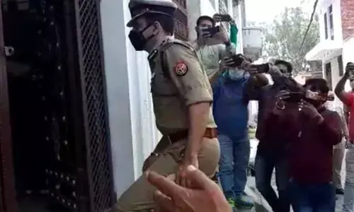 एटा में एक ही परिवार के 5 लोगों की मौत: पहेली को सुलझाने के लिए डीआईजी ने जांच एसआईटी को सौंपी एटा में एक ही परिवार के 5 लोगों की मौत: पहेली को सुलझाने के लिए डीआईजी ने जांच एसआईटी को सौंपी