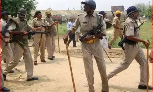 सहारनपुर में शरारती तत्वों ने सड़क पर आई लव यू कोरोना लिख की नारेबाजी, देवबंद को किया सील सहारनपुर में शरारती तत्वों ने सड़क पर आई लव यू कोरोना लिख की नारेबाजी, देवबंद को किया सील