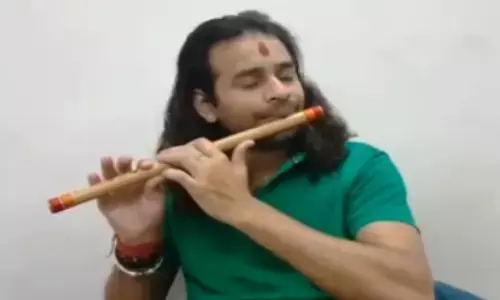 Coronavirus рдХрд╛рд▓ рдореЗрдВ рддреЗрдЬ рдкреНрд░рддрд╛рдк рдХреА рдмрд╛рдВрд╕реБрд░реА, рдкреАрдбрд╝ рдкрд░рд╛рдИ рдЬрд╛рдгреЗ рд░реЗ рднрдЬрди рдХреЗ рд╕рд╛рде рд╕реАрдПрдо рдиреАрддреАрд╢ рдкрд░ рддрдВрдЬ Coronavirus рдХрд╛рд▓ рдореЗрдВ рддреЗрдЬ рдкреНрд░рддрд╛рдк рдХреА рдмрд╛рдВрд╕реБрд░реА, рдкреАрдбрд╝ рдкрд░рд╛рдИ рдЬрд╛рдгреЗ рд░реЗ рднрдЬрди рдХреЗ рд╕рд╛рде рд╕реАрдПрдо рдиреАрддреАрд╢ рдкрд░ рддрдВрдЬ