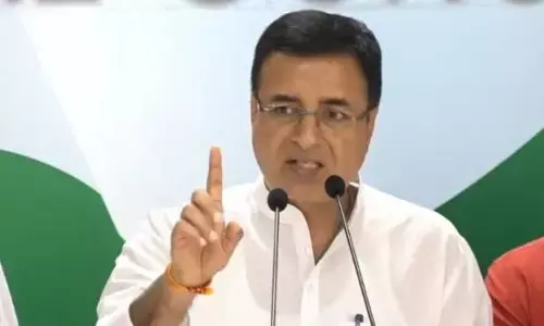 बैंक कर्ज को लेकर कांग्रेस ने दागे बीजेपी पर 5 सवाल, बोले- तू इधर उधर की बात न कर... बैंक कर्ज को लेकर कांग्रेस ने दागे बीजेपी पर 5 सवाल, बोले- तू इधर उधर की बात न कर...