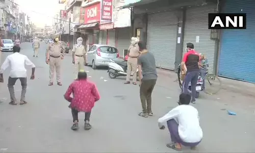 पंजाब में 17 मई तक बढ़ा Lockdown, दिन में 4 घंटे के लिए खुलेंगी दुकानें, शराब बिक्री पर रोक जारी पंजाब में 17 मई तक बढ़ा Lockdown, दिन में 4 घंटे के लिए खुलेंगी दुकानें, शराब बिक्री पर रोक जारी