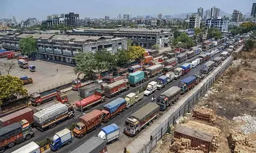 गृह मंत्रालय ने कहा- ट्रकों की आवाजाही के लिए किसी विशेष पास की आवश्यकता नहीं गृह मंत्रालय ने कहा- ट्रकों की आवाजाही के लिए किसी विशेष पास की आवश्यकता नहीं