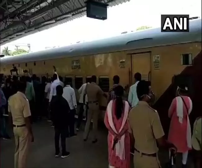केरल से मजदूरों को अपनी मंजिल पर पहुँचाने के लिए झारखण्ड दो बजे  रवाना होगी  स्पेशल ट्रेन
