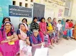 मध्य वर्ग की हालत सबसे ज्यादा खराब है, जानते हो क्यों? मध्य वर्ग की हालत सबसे ज्यादा खराब है, जानते हो क्यों?