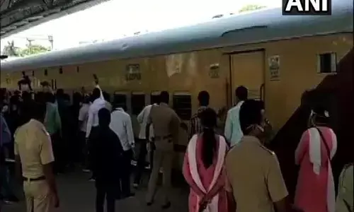 केरल से मजदूरों को अपनी मंजिल पर पहुँचाने के लिए झारखण्ड दो बजे  रवाना होगी  स्पेशल ट्रेन केरल से मजदूरों को अपनी मंजिल पर पहुँचाने के लिए झारखण्ड दो बजे  रवाना होगी  स्पेशल ट्रेन