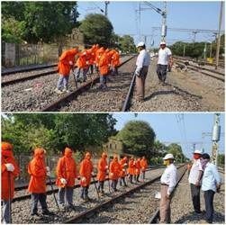 लॉकडाउन के दौरान रेलवे कर रहा यार्ड रिमॉडलिंग और सीजर्स क्रॉसओवर का नवीकरण लॉकडाउन के दौरान रेलवे कर रहा यार्ड रिमॉडलिंग और सीजर्स क्रॉसओवर का नवीकरण