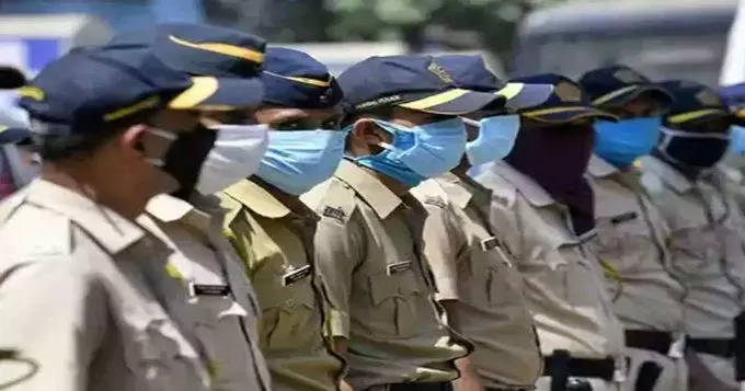 एक ही थाने के 12 पुलिसकर्मी कोरोना वायरस संक्रमित पाए जाने से मचा पुलिस विभाग में हडकम्प
