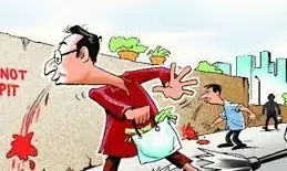 शराब की छूट के बाद थूकने पर लगी पाबंदी, देना होगा यूपी के इस शहर में जुर्माना शराब की छूट के बाद थूकने पर लगी पाबंदी, देना होगा यूपी के इस शहर में जुर्माना