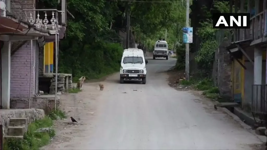 जम्मू-कश्मीर में सुरक्षाबलों की आतंकियों से मुठभेड़, एक आतंकी ढेर और दूसरा जिंदा धरा गया
