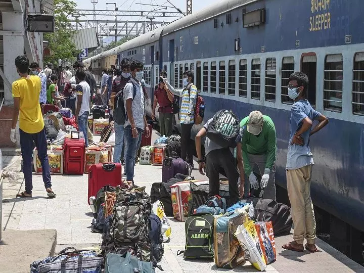 कर्नाटक से घर नहीं जा पाएंगे मजदूर, येदियुरप्पा सरकार ने कैंसिल की स्पेशल ट्रेनें