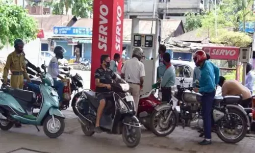 दिल्ली के बाद पंजाब ने बढ़ाया पेट्रोल-डीजल पर VAT, 2 रुपये से ज्यादा महंगा हुआ तेल दिल्ली के बाद पंजाब ने बढ़ाया पेट्रोल-डीजल पर VAT, 2 रुपये से ज्यादा महंगा हुआ तेल