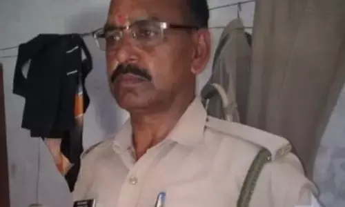 यूपी पुलिस की बैरिकेडिंग तोड़कर हेड कांस्टेबल को डीसीएम ने कुचला, मौके पर हुई मौत यूपी पुलिस की बैरिकेडिंग तोड़कर हेड कांस्टेबल को डीसीएम ने कुचला, मौके पर हुई मौत