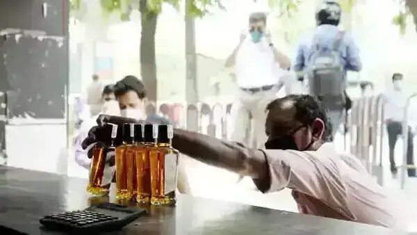 Lockdown में अब इस राज्य में शराब की होगी होम डिलीवरी, करना होगा रजिस्ट्रेशन Lockdown में अब इस राज्य में शराब की होगी होम डिलीवरी, करना होगा रजिस्ट्रेशन