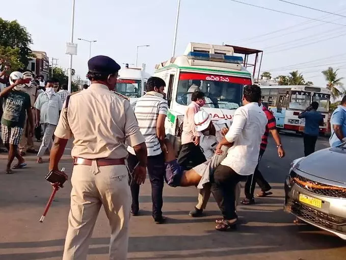 भोपाल गैस काण्ड की पुनरावृत्ति,  विशाखापटनम के केमिकल प्लांट में गैस लीक, अब तक आठ की मौत 5000 बीमार