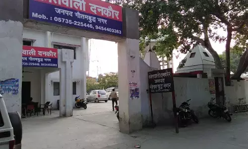 पुलिस आयुक्त आलोक सिंह की बड़ी कारवाई,लोगों की शिकायत पर दनकौर कोतवाली से दो दरोगा सहित तीन पुलिसकर्मी लाइन हाजिर पुलिस आयुक्त आलोक सिंह की बड़ी कारवाई,लोगों की शिकायत पर दनकौर कोतवाली से दो दरोगा सहित तीन पुलिसकर्मी लाइन हाजिर