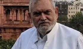 दिल्ली अल्पसंख्यक आयोग अध्यक्ष जफरुल इस्लाम खान के घर पहुंची पुलिस